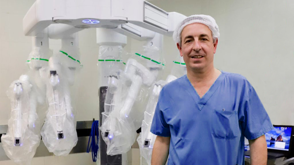 Dr. Norberto Bernardo, especialista en cirugía robótica